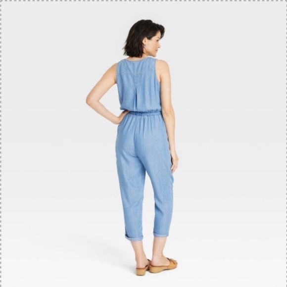 Women's Sleeveless Jumpsuit -
Knox Rose - Picture 4 of 9